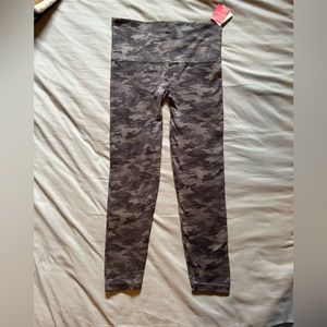 Spanx Look at me now seamless leggings Camo size XL
